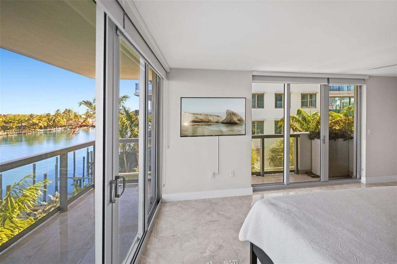 9261 E Bay Harbor Dr, Unit 404, Bay Harbor Islands, FL 33154 Photo