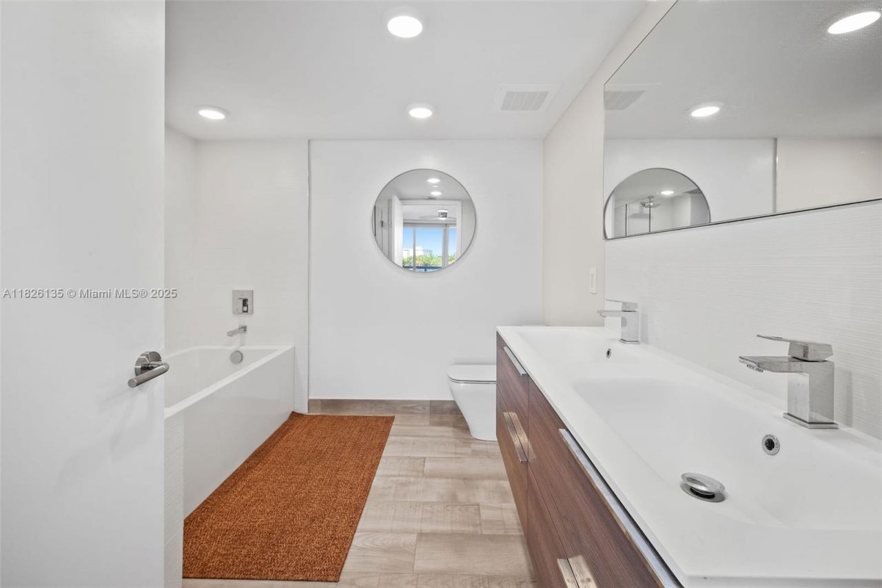 9261 E Bay Harbor Dr, Unit 404, Bay Harbor Islands, FL 33154 Photo