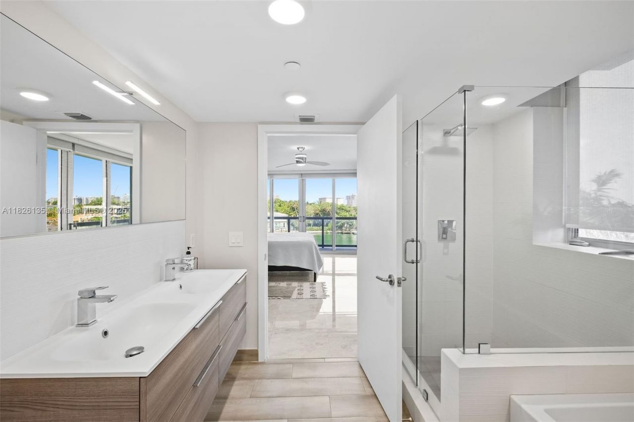 9261 E Bay Harbor Dr, Unit 404, Bay Harbor Islands, FL 33154 Photo