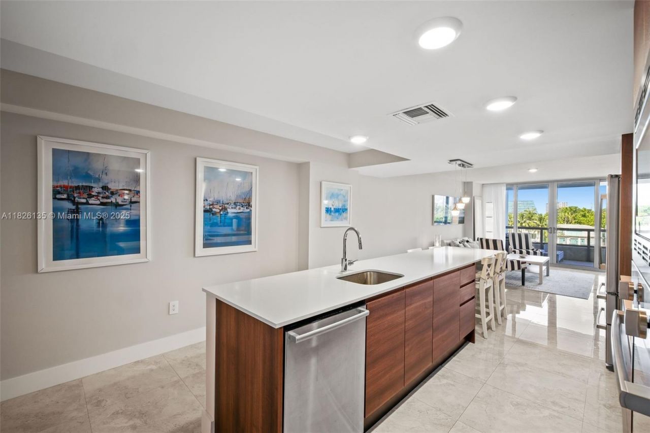 9261 E Bay Harbor Dr, Unit 404, Bay Harbor Islands, FL 33154 Photo
