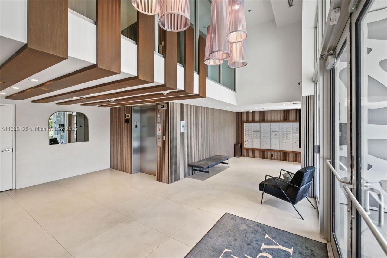 9261 E Bay Harbor Dr, Unit 404, Bay Harbor Islands, FL 33154 Photo