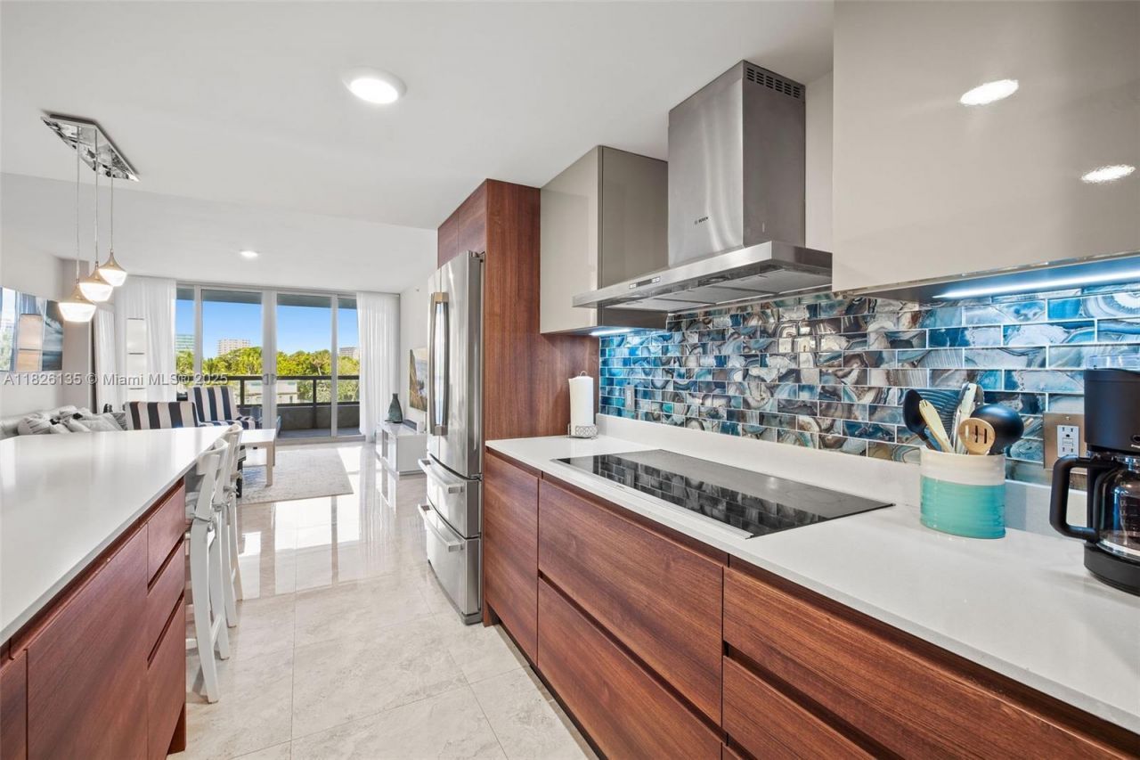 9261 E Bay Harbor Dr, Unit 404, Bay Harbor Islands, FL 33154 Photo