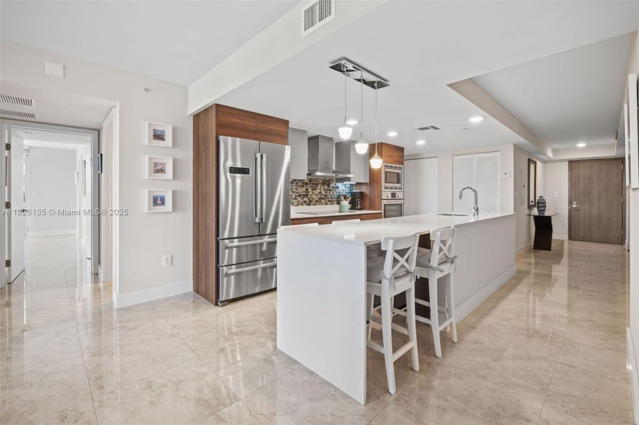 9261 E Bay Harbor Dr, Unit 404, Bay Harbor Islands, FL 33154 Photo