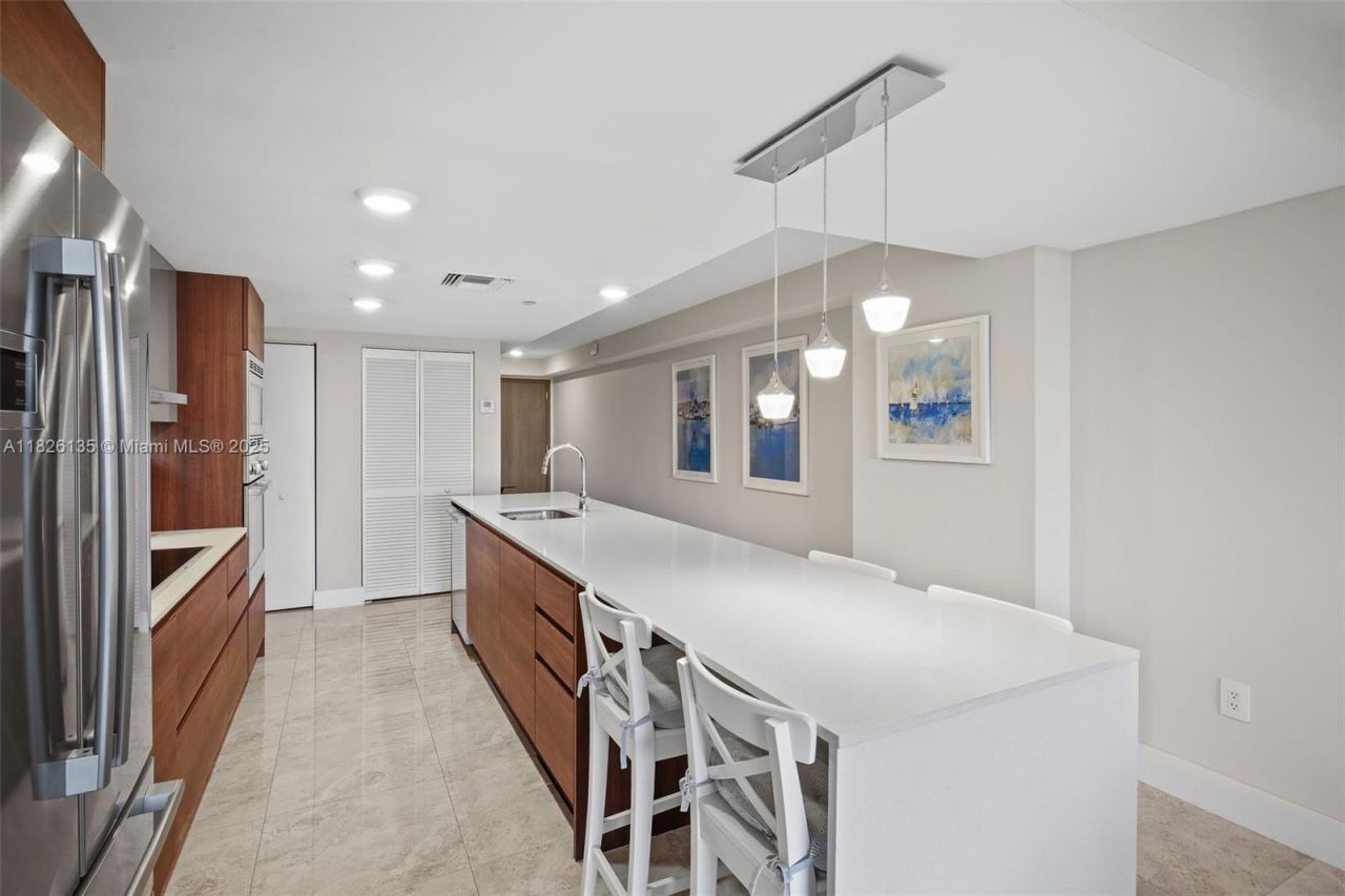 9261 E Bay Harbor Dr, Unit 404, Bay Harbor Islands, FL 33154 Photo