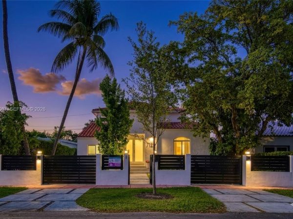 719 W 51st St, Miami Beach, FL 33140