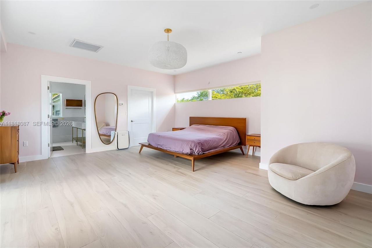 719 W 51st St, Miami Beach, FL 33140 Photo