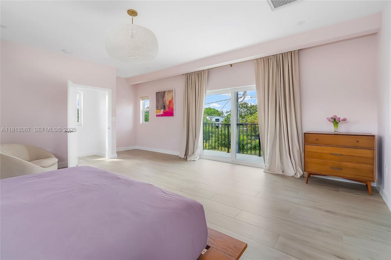 719 W 51st St, Miami Beach, FL 33140 Photo