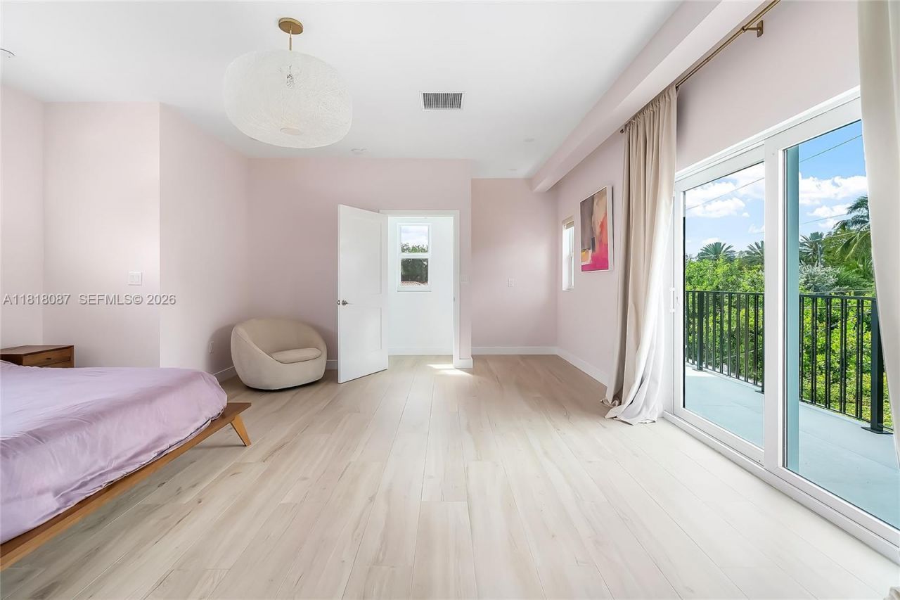 719 W 51st St, Miami Beach, FL 33140 Photo