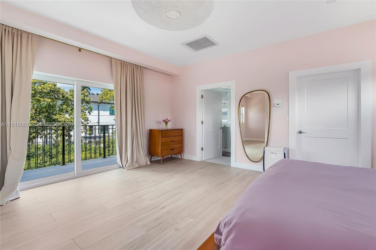 719 W 51st St, Miami Beach, FL 33140 Photo