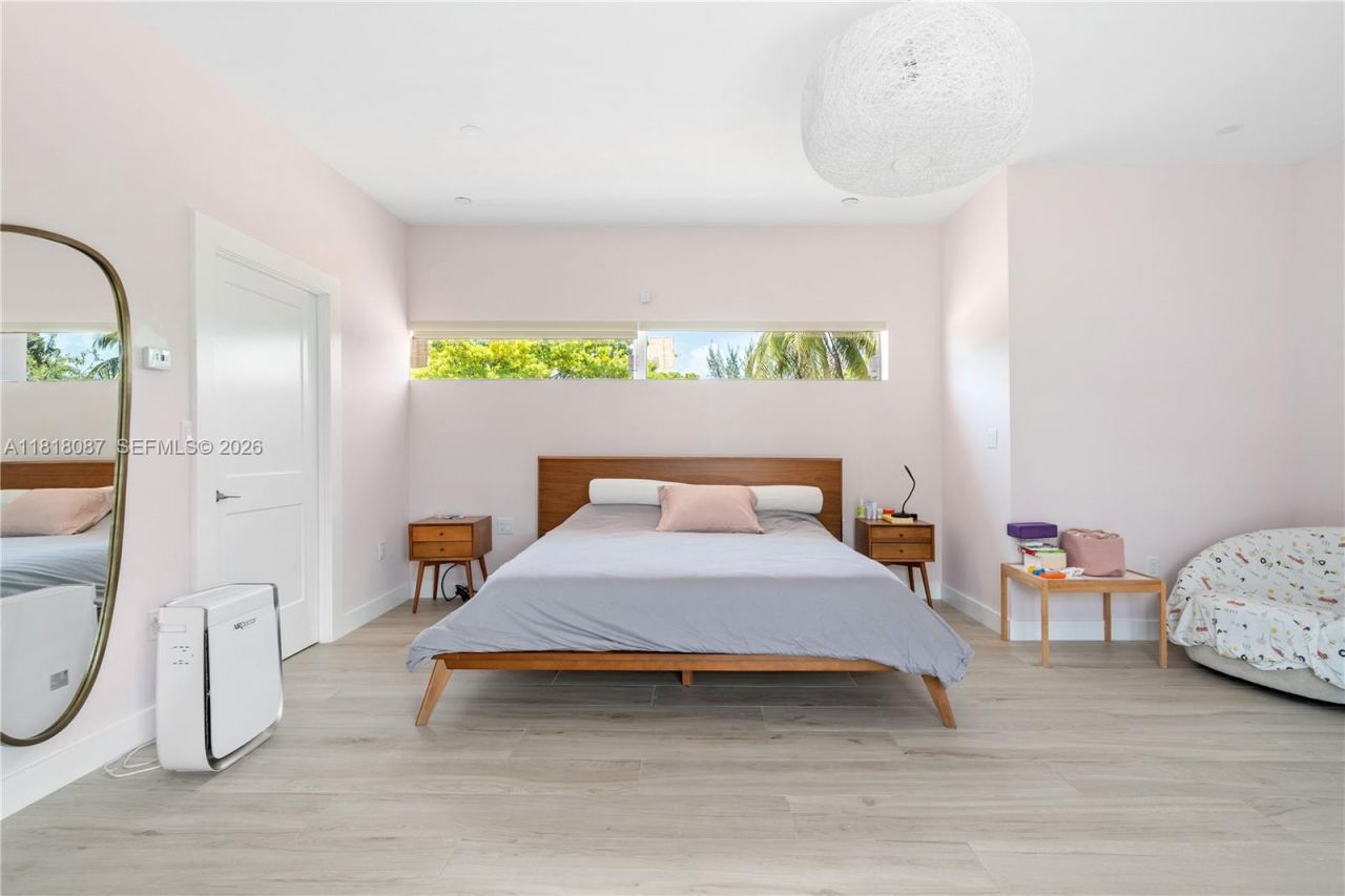 719 W 51st St, Miami Beach, FL 33140 Photo