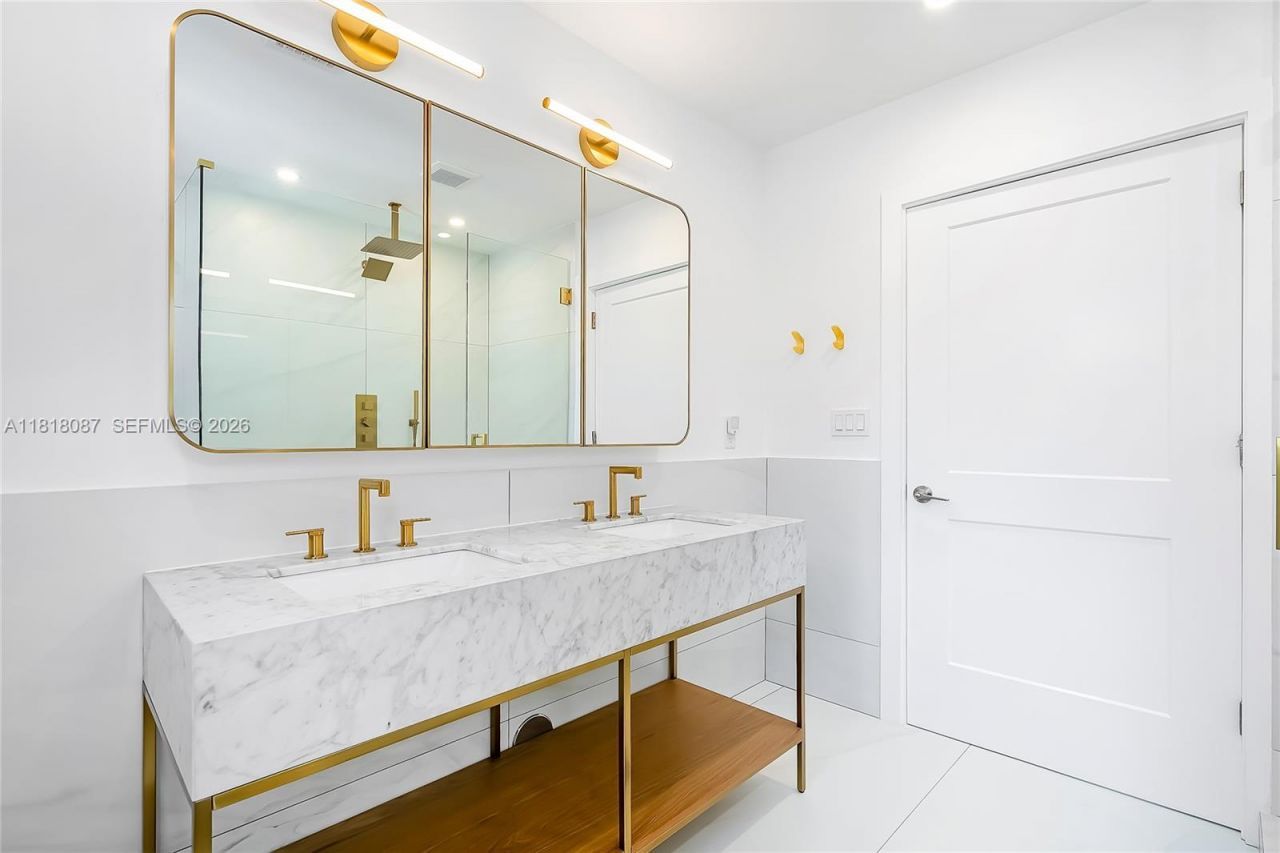 719 W 51st St, Miami Beach, FL 33140 Photo