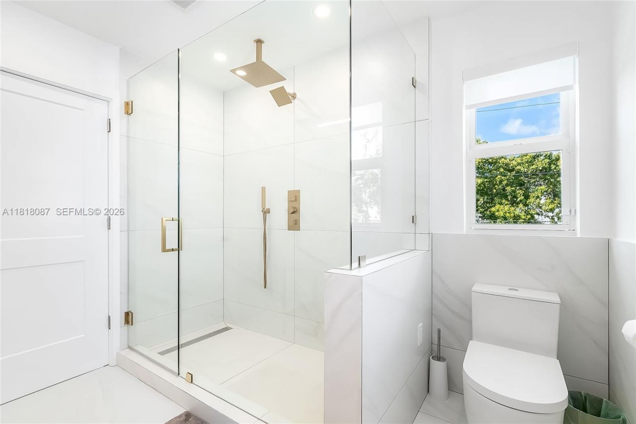 719 W 51st St, Miami Beach, FL 33140 Photo