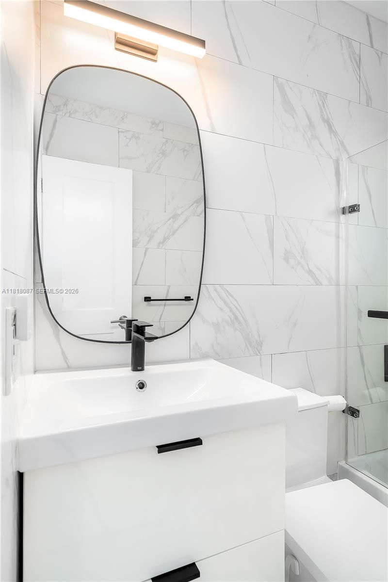 719 W 51st St, Miami Beach, FL 33140 Photo