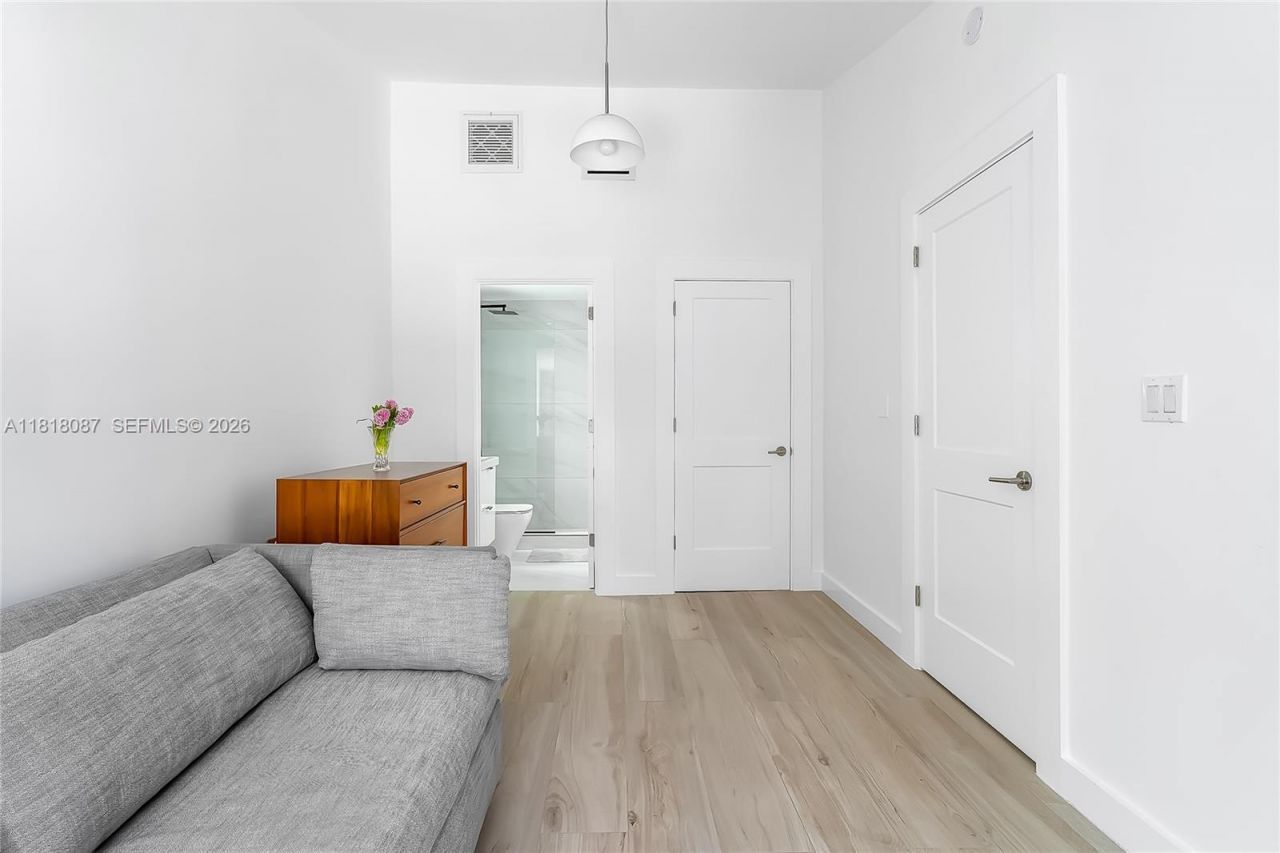 719 W 51st St, Miami Beach, FL 33140 Photo