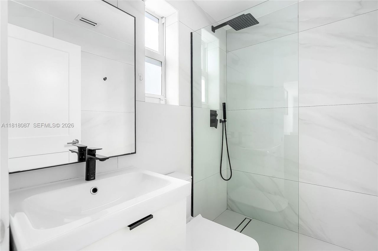 719 W 51st St, Miami Beach, FL 33140 Photo