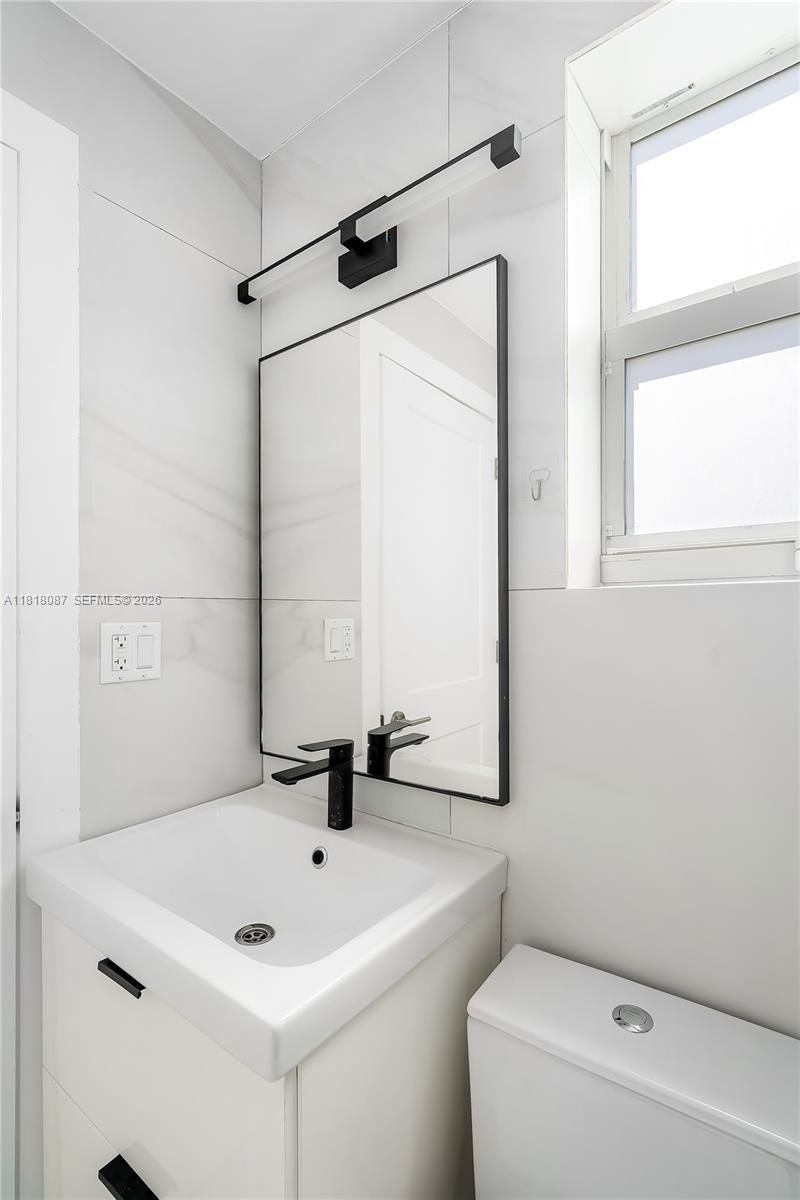 719 W 51st St, Miami Beach, FL 33140 Photo