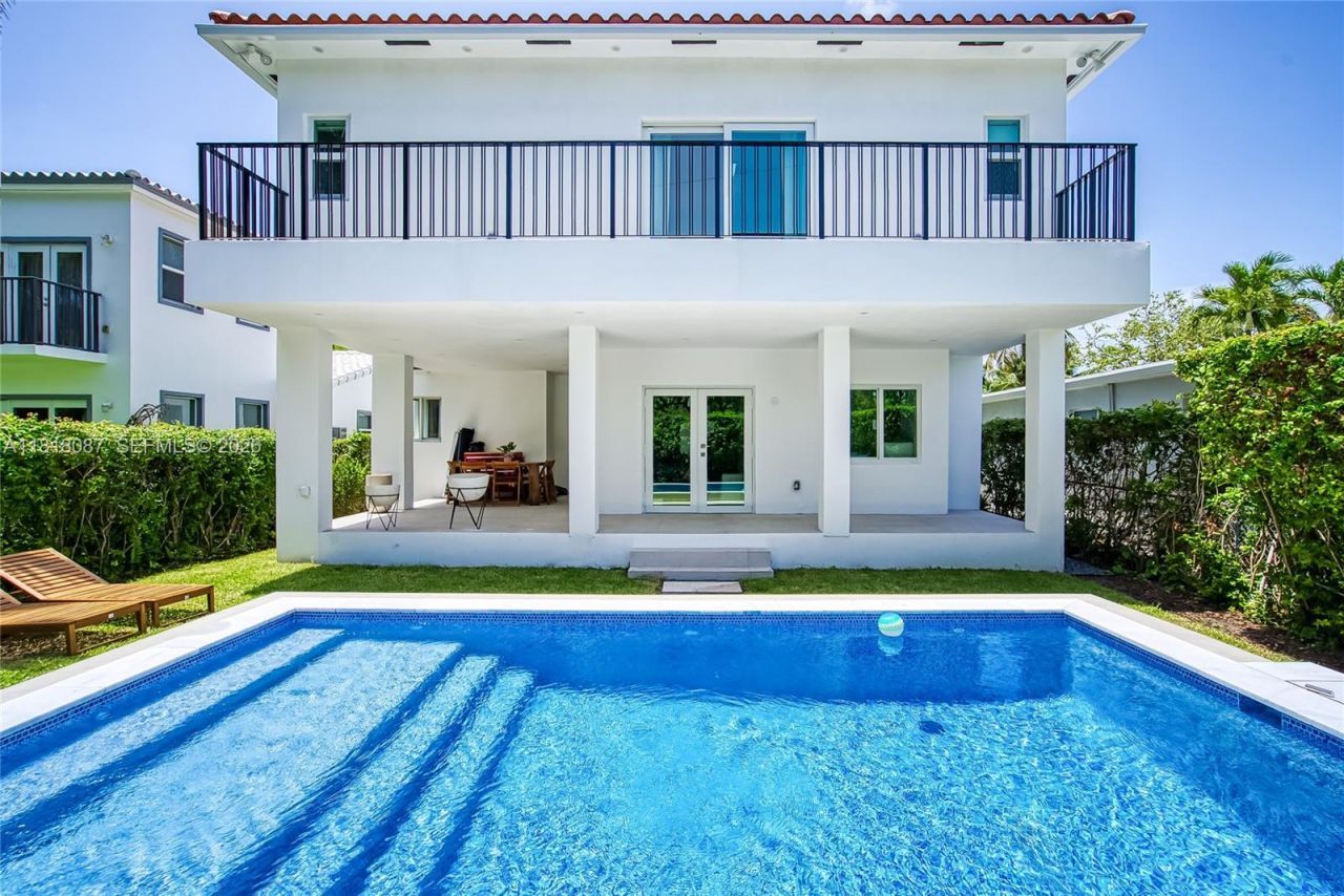719 W 51st St, Miami Beach, FL 33140 Photo