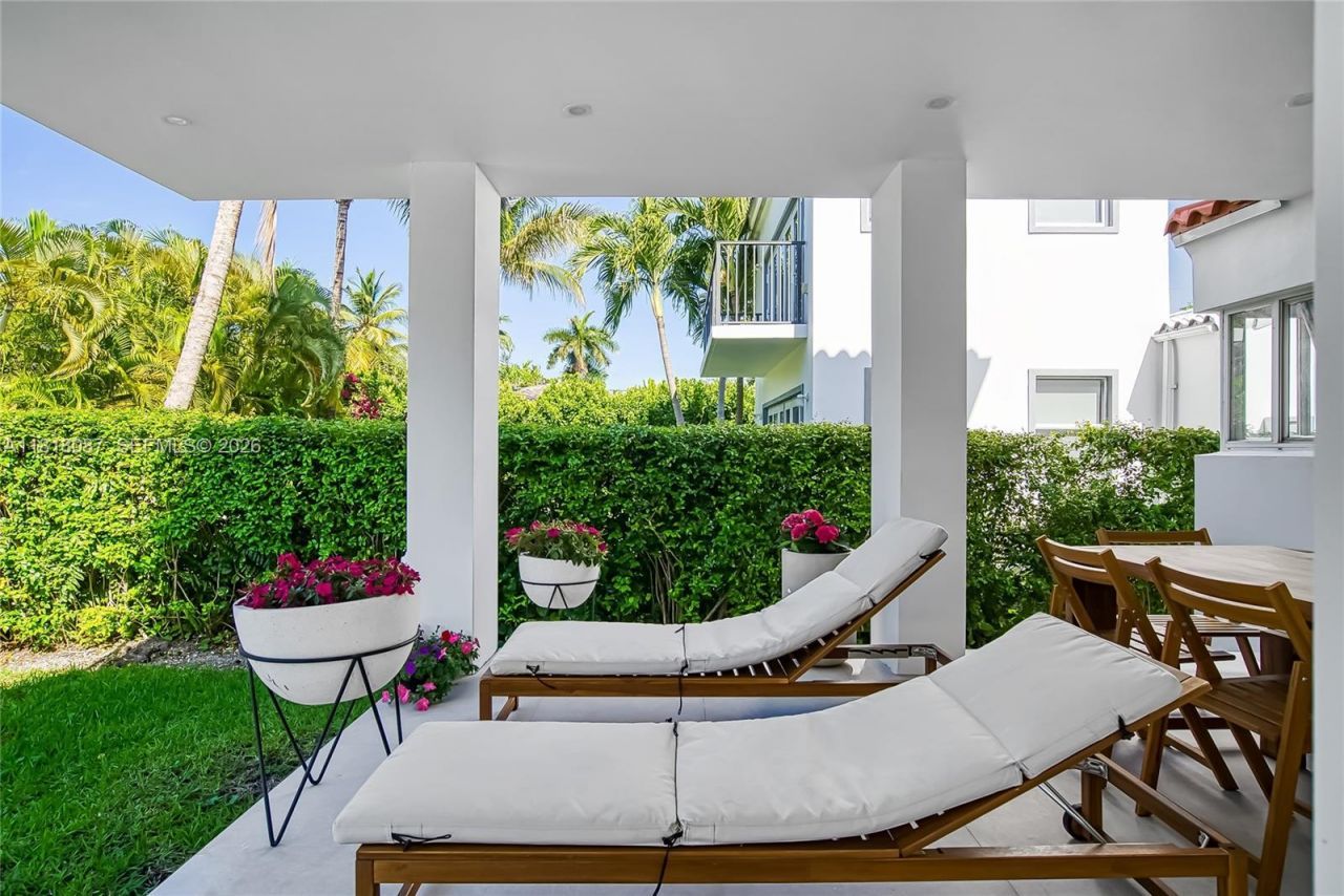 719 W 51st St, Miami Beach, FL 33140 Photo