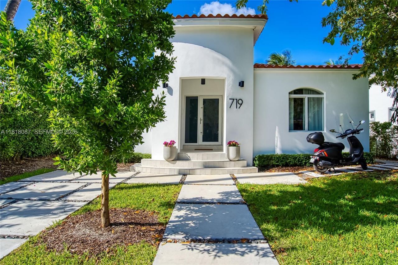 719 W 51st St, Miami Beach, FL 33140 Photo