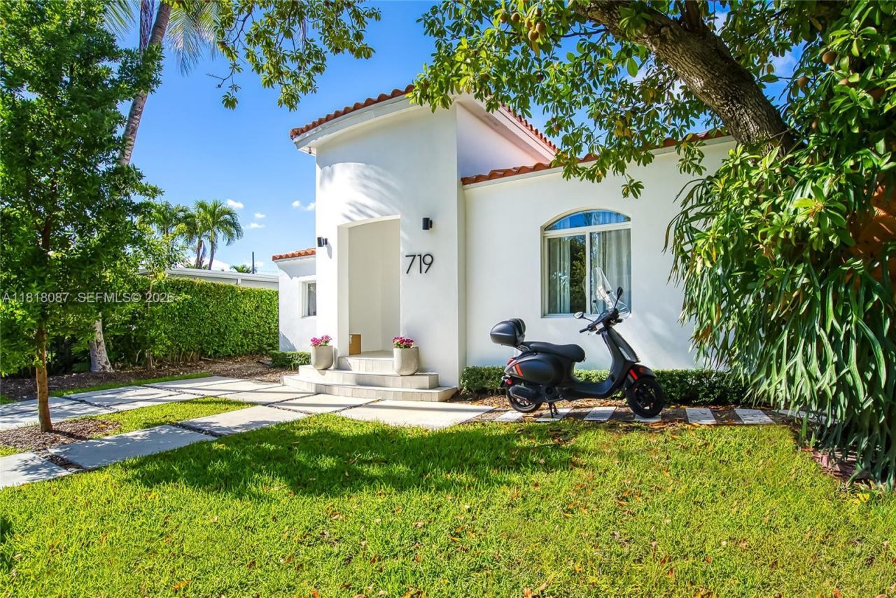 719 W 51st St, Miami Beach, FL 33140 Photo