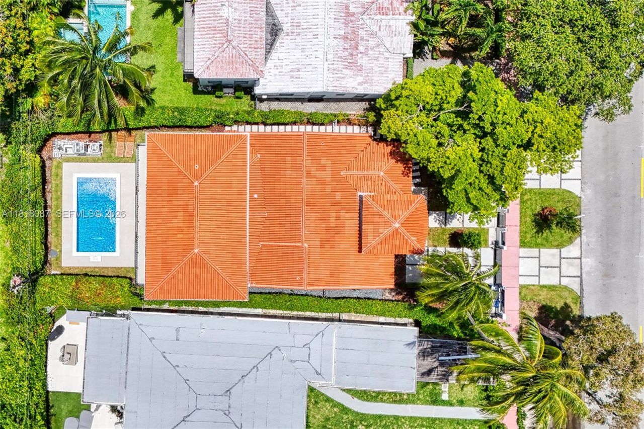 719 W 51st St, Miami Beach, FL 33140 Photo