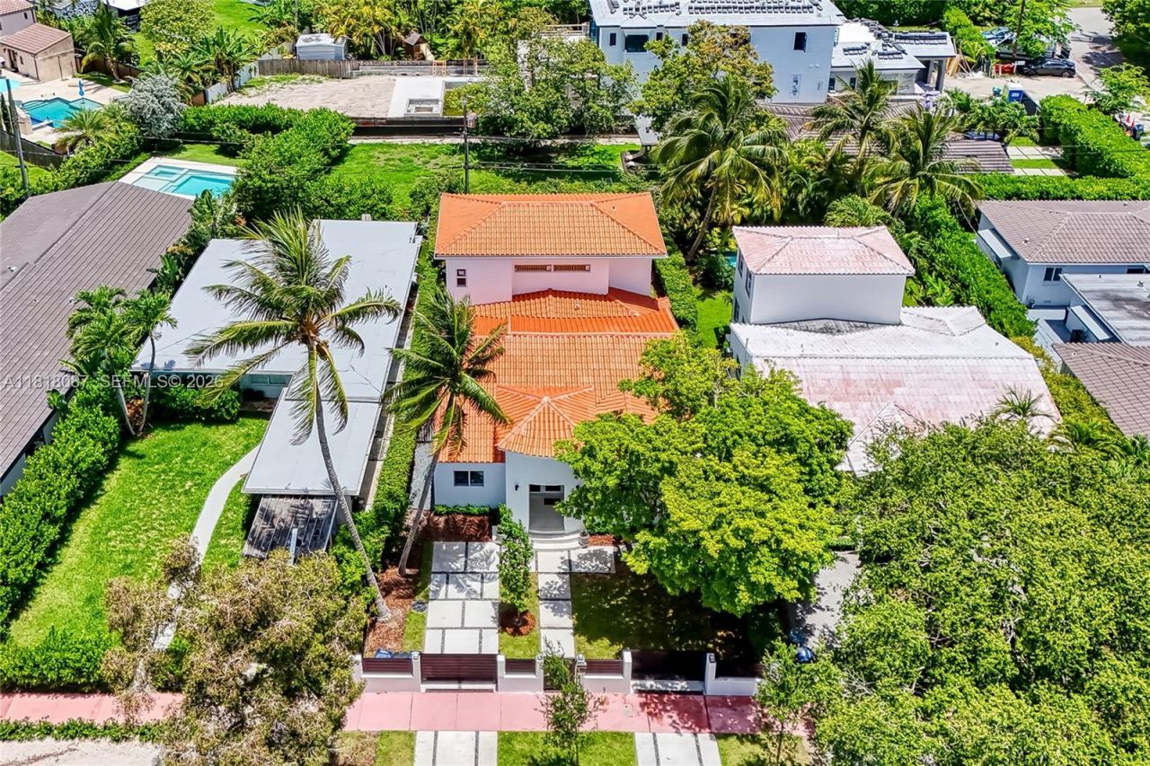 719 W 51st St, Miami Beach, FL 33140 Photo