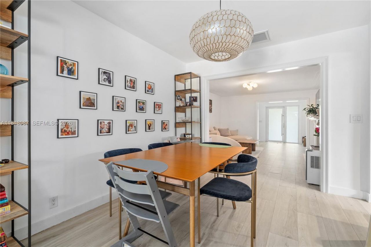 719 W 51st St, Miami Beach, FL 33140 Photo