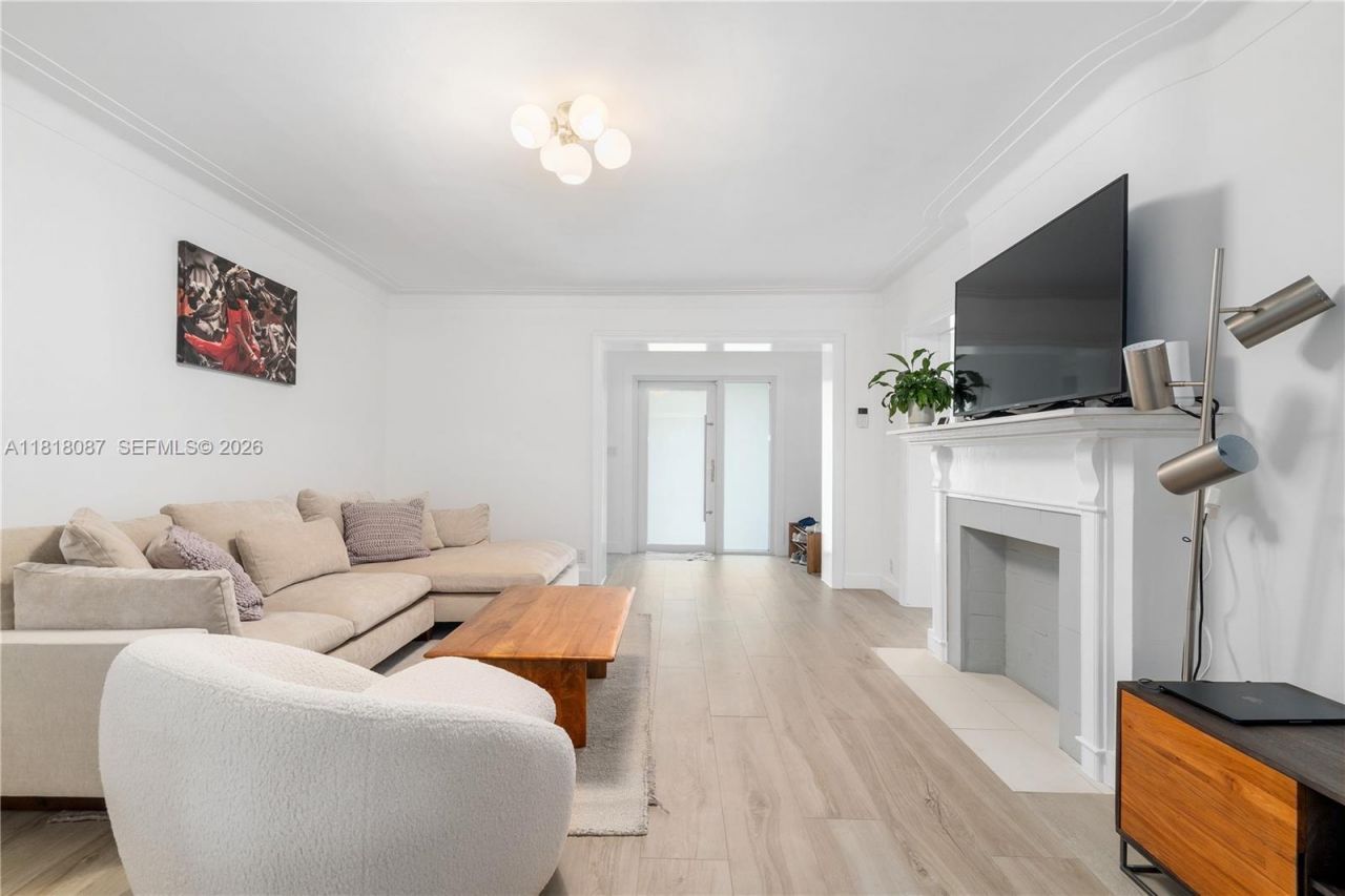 719 W 51st St, Miami Beach, FL 33140 Photo