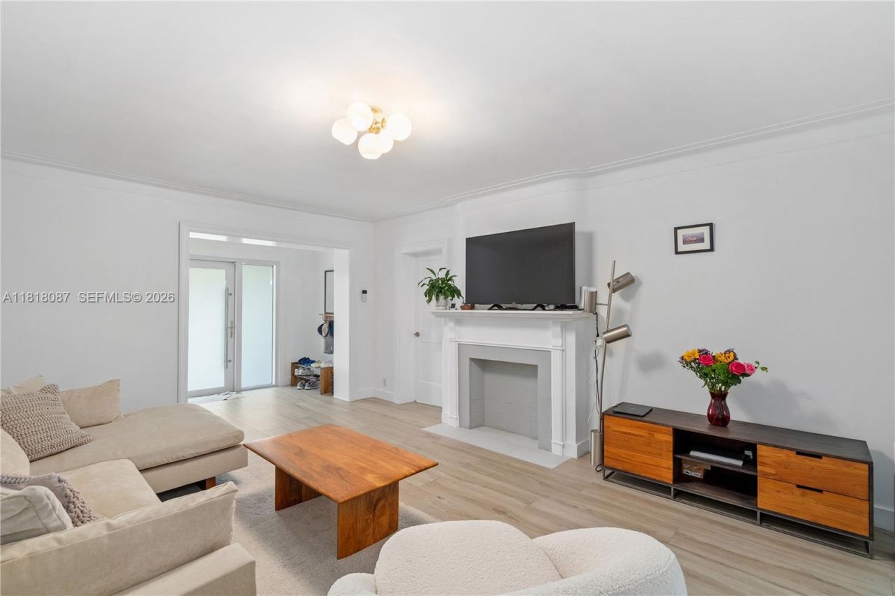 719 W 51st St, Miami Beach, FL 33140 Photo