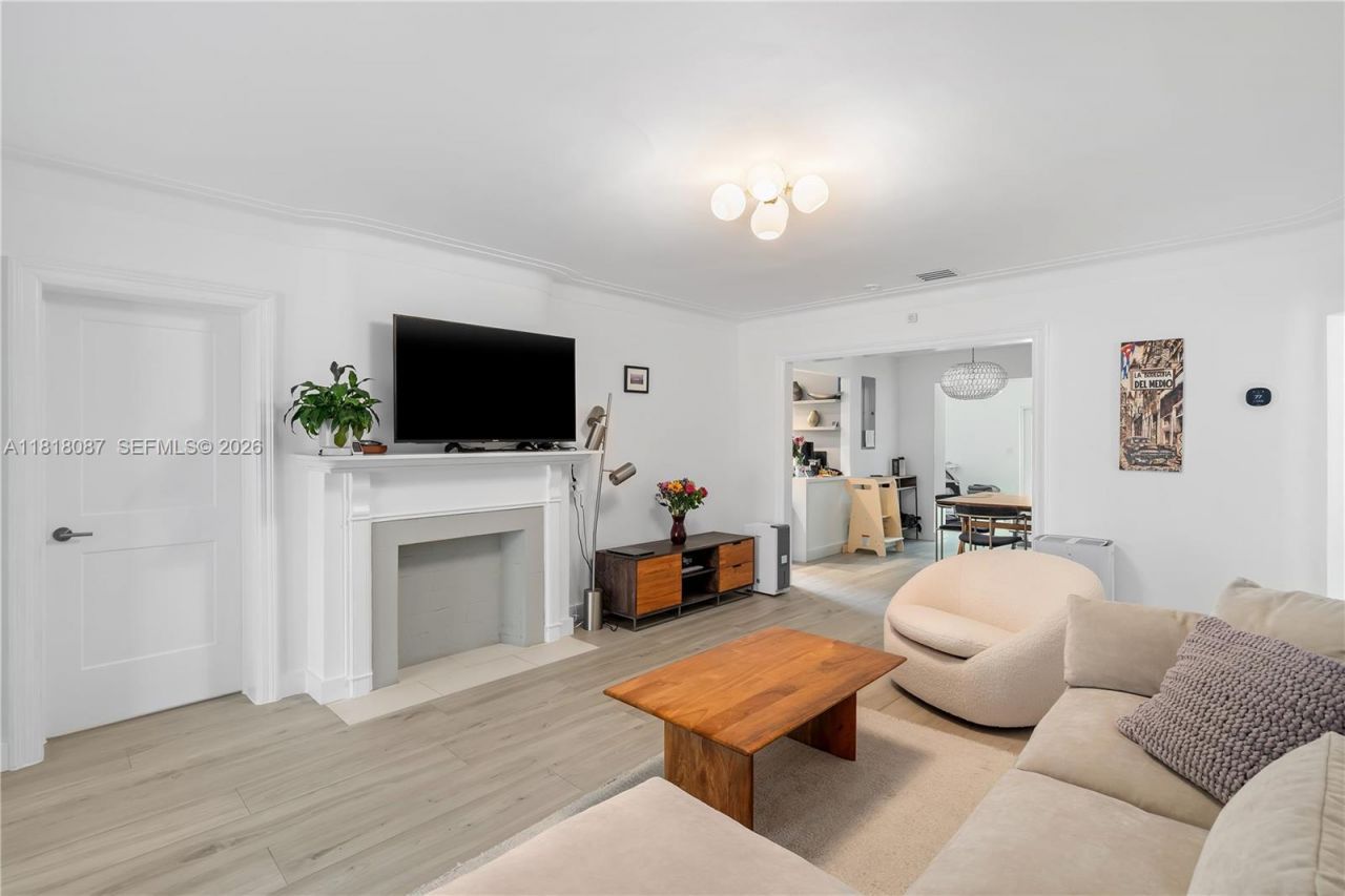 719 W 51st St, Miami Beach, FL 33140 Photo