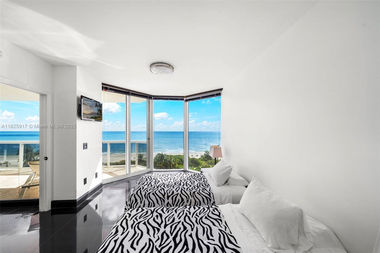 4779 Collins Ave, Unit 702, Miami Beach, FL 33140 Photo