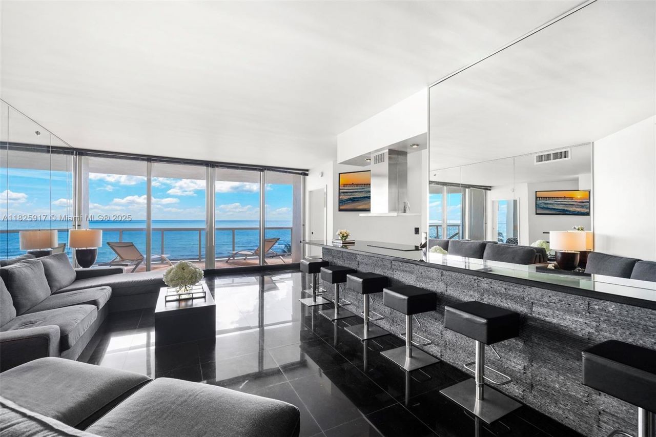 4779 Collins Ave, Unit 702, Miami Beach, FL 33140 Photo