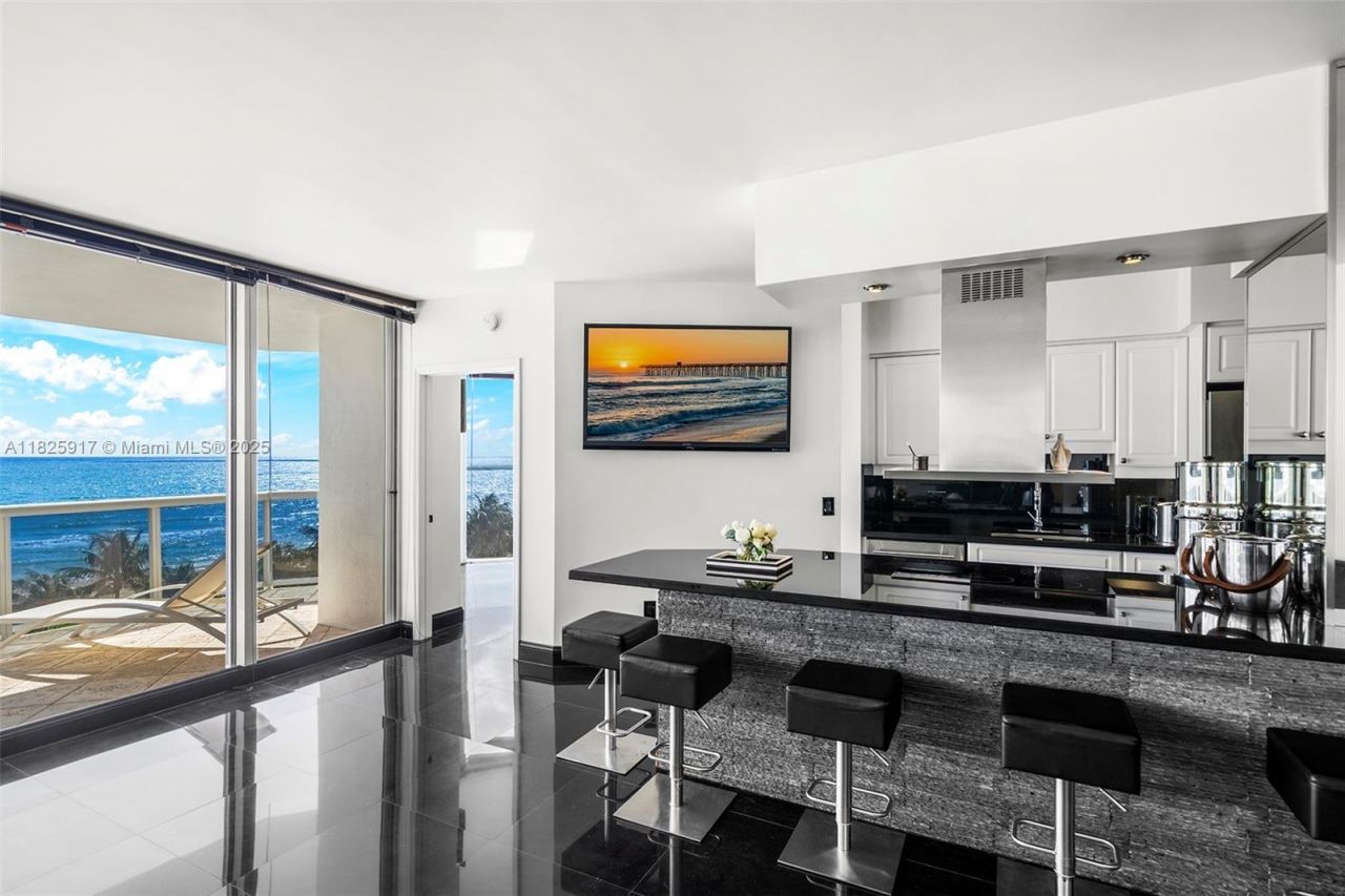 4779 Collins Ave, Unit 702, Miami Beach, FL 33140 Photo