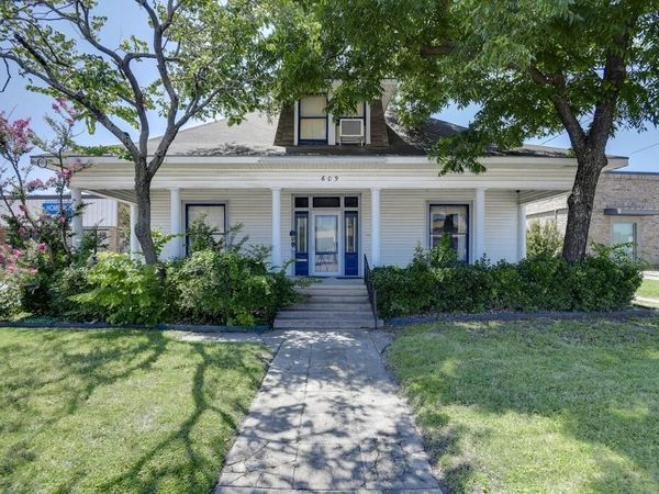 609 Ferris Avenue, Waxahachie, TX 75165