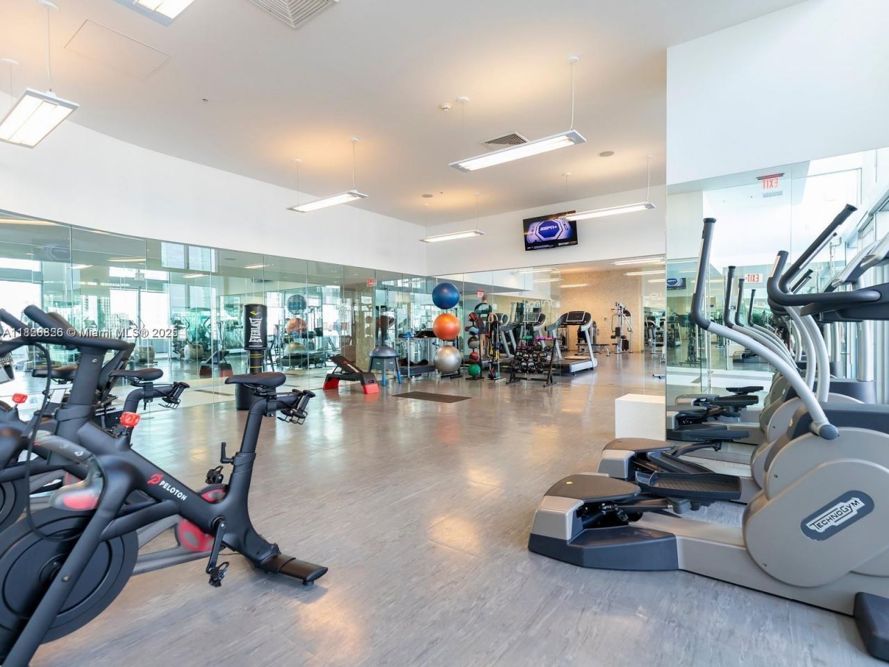 92 SW 3rd St, Unit 3901, Miami, FL 33130 Photo