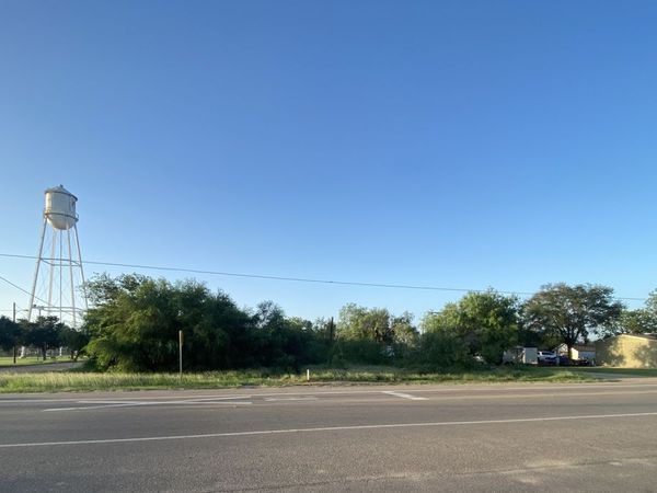 102 E Leona, Dilley, TX 78017