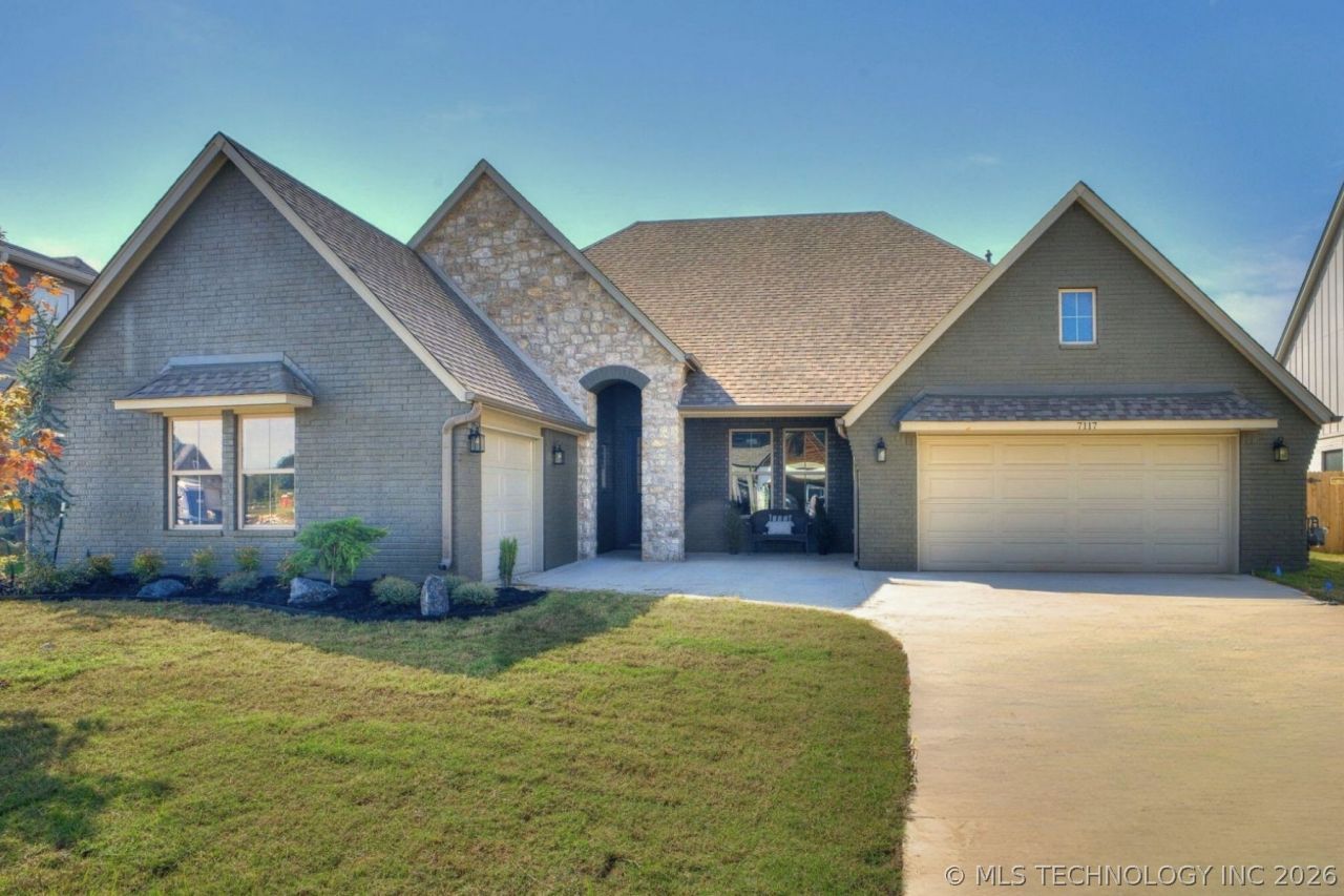 7117 E Queens Street, Broken Arrow, OK 74014 Main Photo