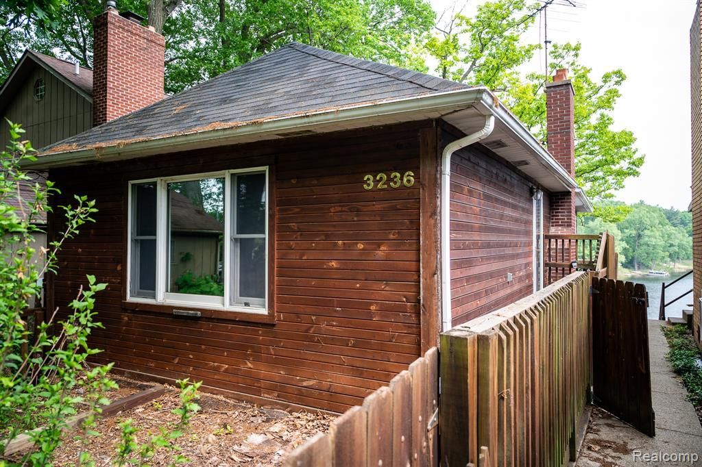 3236 Shady Oak Drive, Columbiaville Vlg, MI 48421 Main Photo