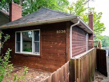 3236 Shady Oak Drive, Columbiaville Vlg, MI 48421