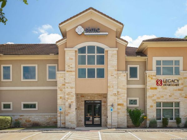 2 Spurs Ln, San Antonio, TX 78240