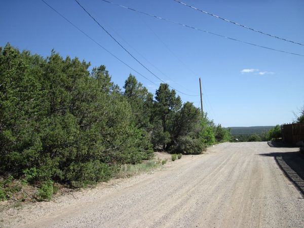 8 & 10 Roadrunner Road, Tijeras, NM 87059