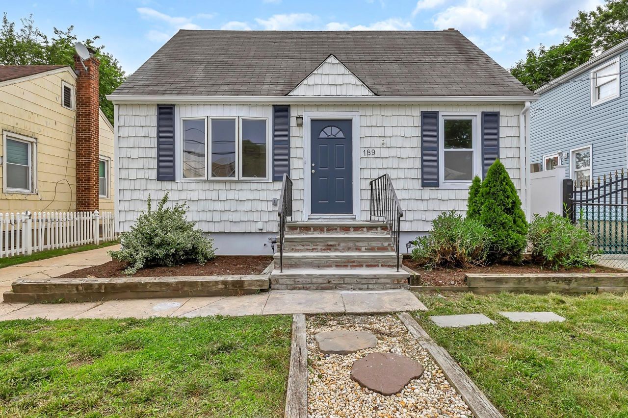 189 Jacob Street, Elmont, NY 11003 Main Photo