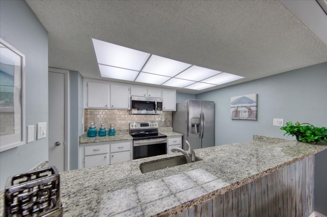 440 S Gulfview Boulevard, Unit 701, Clearwater Beach, FL 33767 Photo