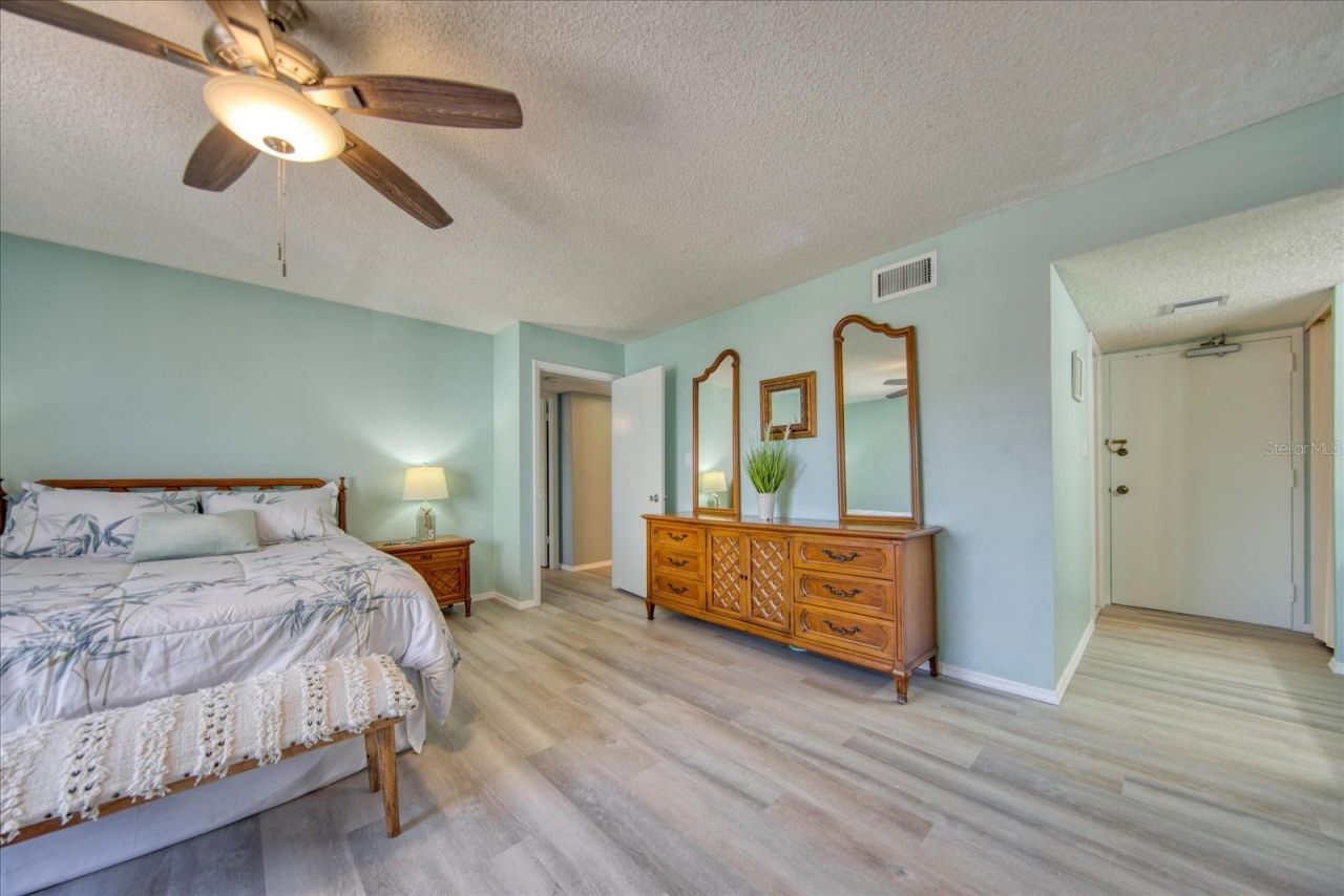 440 S Gulfview Boulevard, Unit 701, Clearwater Beach, FL 33767 Photo