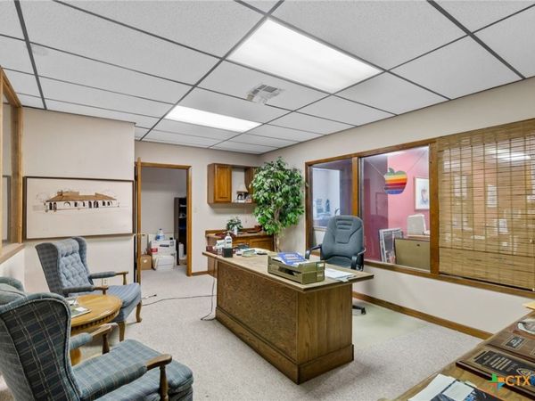 708 E Goodwin Avenue , Victoria, TX 77901