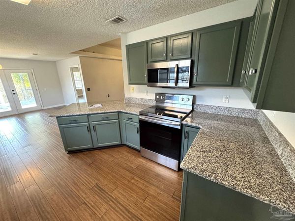 10091 Hillview Dr, Pensacola, FL 32514