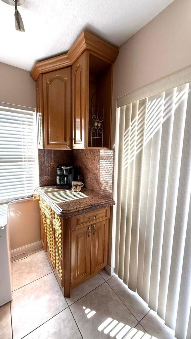 40 Essex Ct, Unit C, Royal Palm Beach, FL 33411 Photo