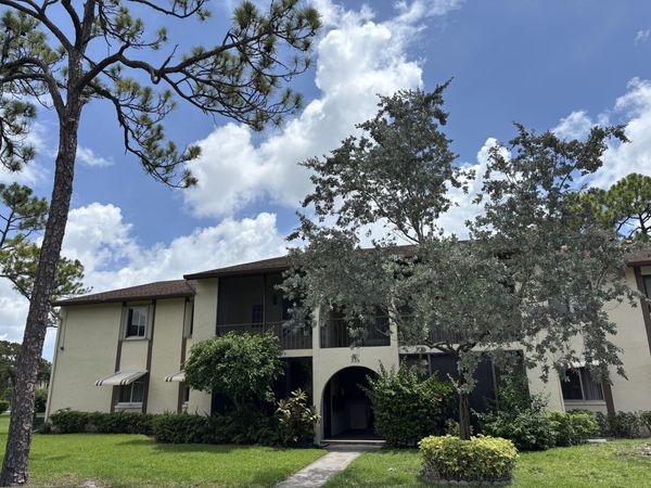 335 Knotty Pine Circle, Unit D2, Greenacres, FL 33463