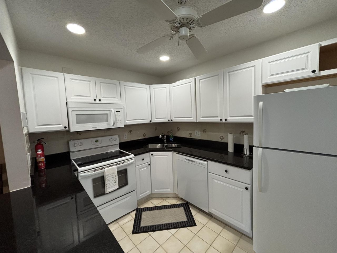 335 Knotty Pine Circle, Unit D2, Greenacres, FL 33463 Photo