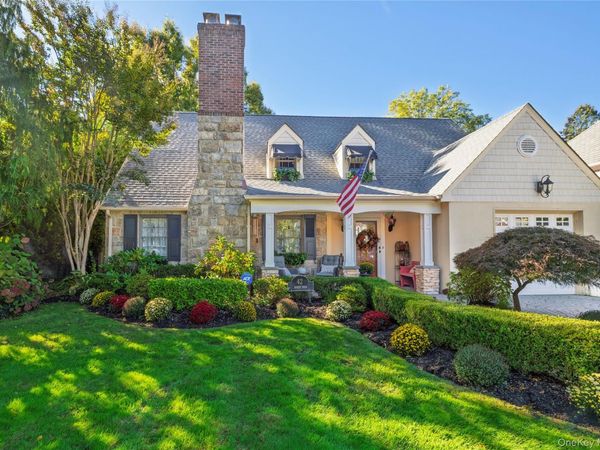 42 Roxen Road, Rockville Centre, NY 11570